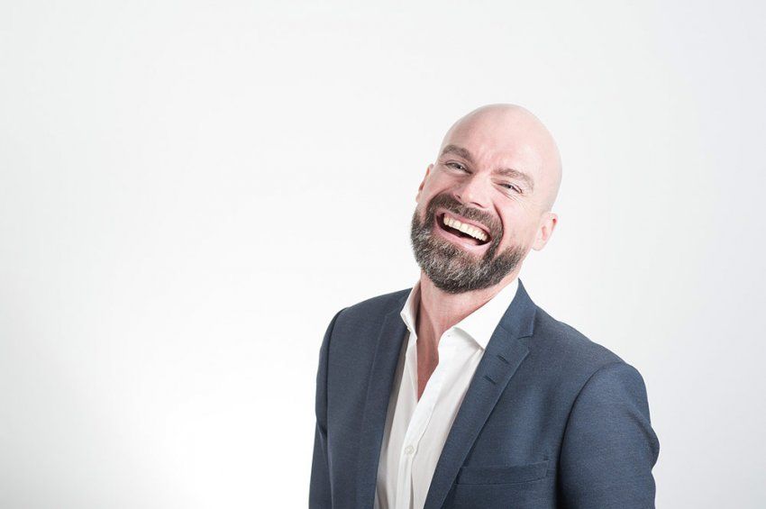 Hombre con sonrisa perfecta